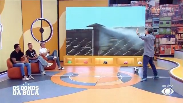 HABEMUS PAPAM! Fumaça branca no Vaticano e o Craque Neto anuncia no #OsDonosDaBola que um novo papa foi escolhido.