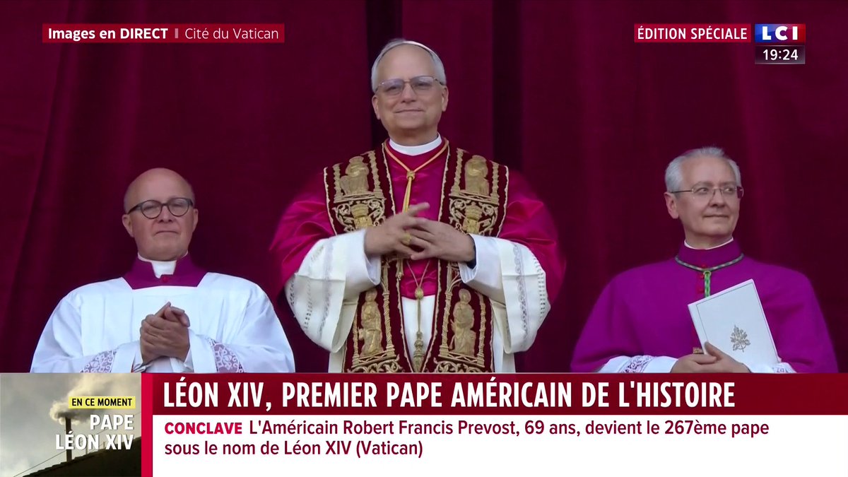 🚨🇻🇦🇺🇸 EN IMAGES | "Que la paix soit avec vous tous". Le pape élu LÉON XIV, acclamé par la foule.