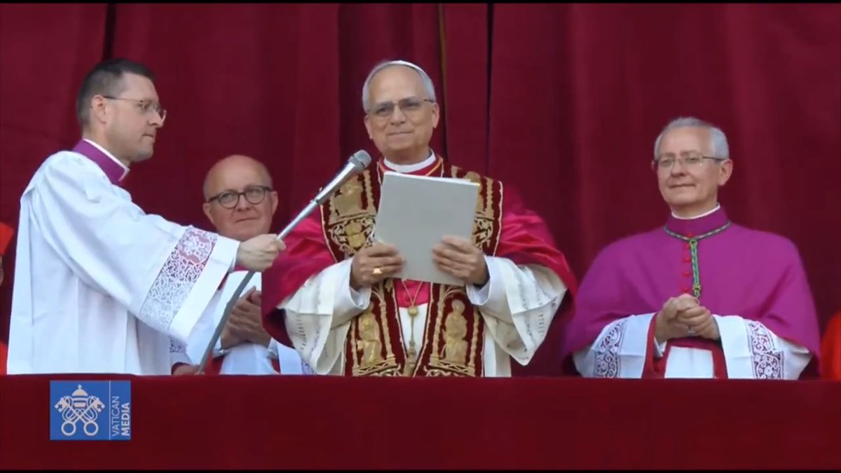 🇻🇦| Momento histórico: el Papa Leon XIV (Robert Prevost) hablando en ESPAÑOL en el momento de su asunción. Vivió más de 18 años en Perú.