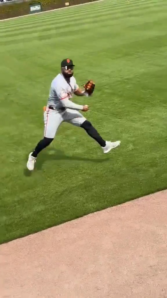 Heliot Ramos was tired of this heckler at Wrigley 🤣😅 (via chase24.7/TikTok)