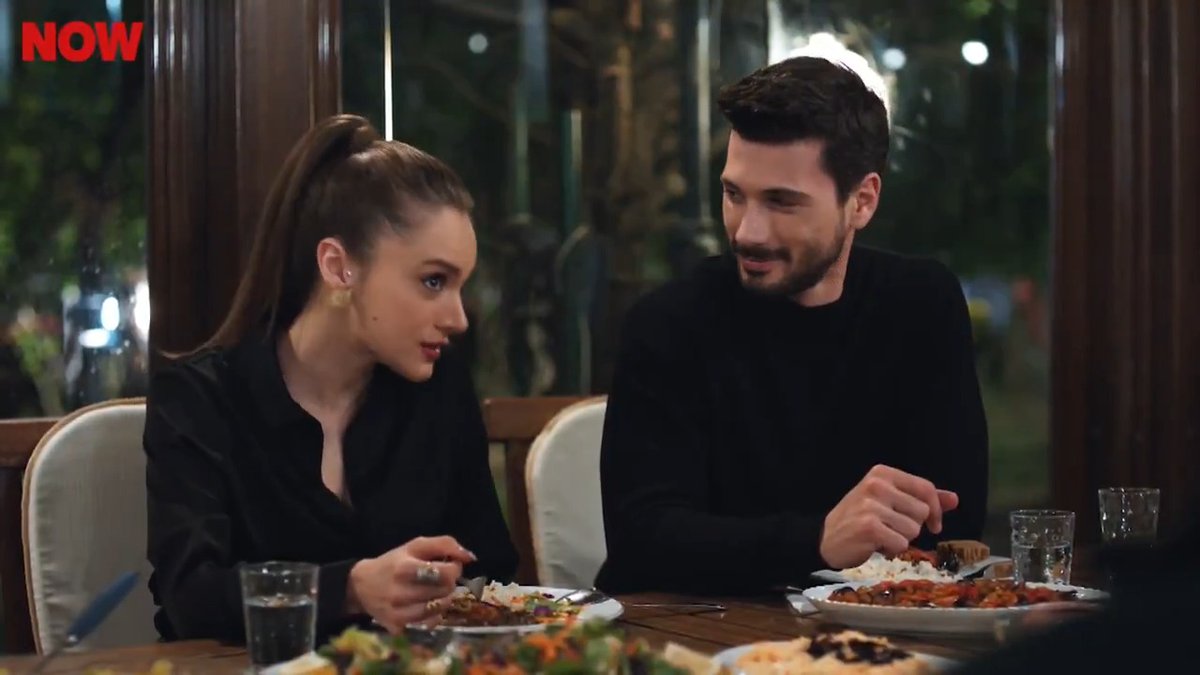 "Seni telli duvaklı gelin olarak görmek istiyorum." 😊 #HalZey NOW'daki ekran yayınını kaçıranlar için tüm bölümler Disney+'ta! #hudutsuzsevda @disneyplustr Hudutsuz Sevda