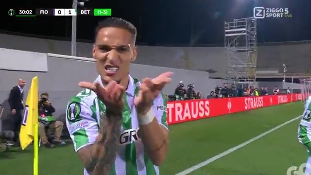ANTONYYYYYYY! 😱💫 Een heerlijke trap van Antony en het is 0-1 👏 #ZiggoSport #UECL #FIOBET