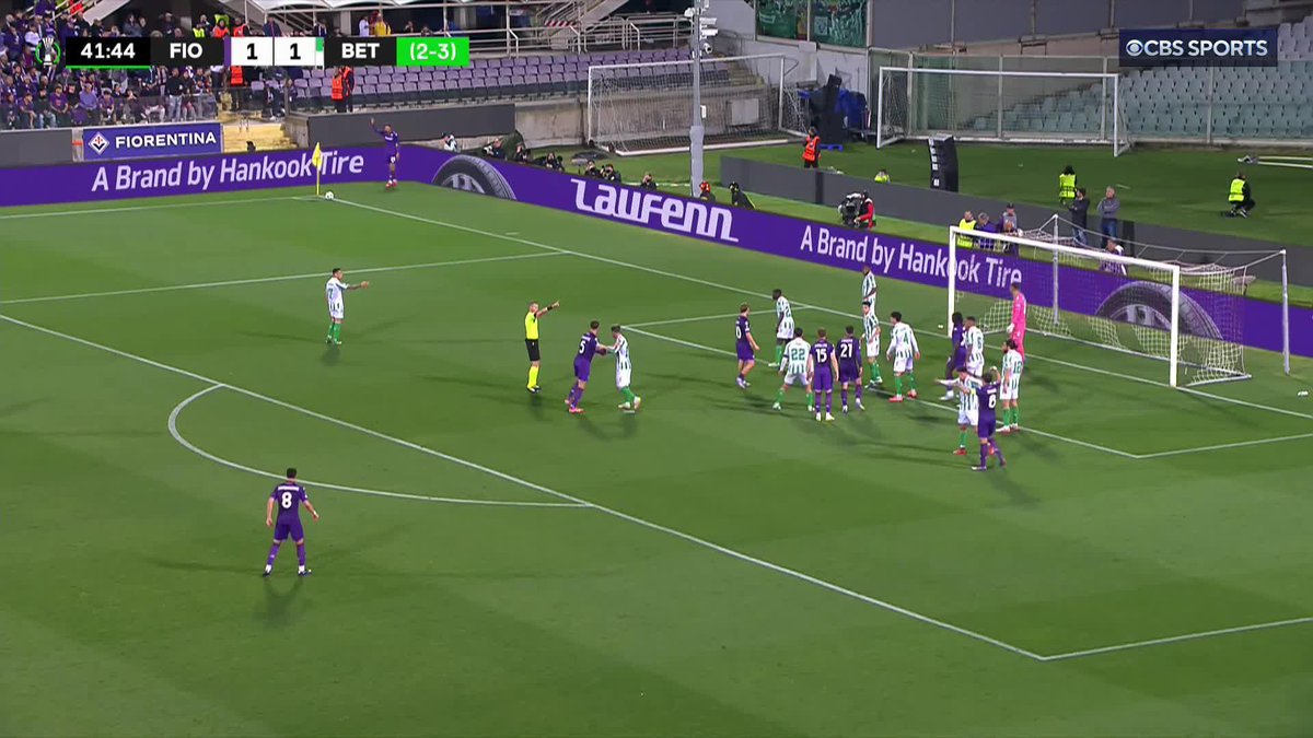 FIORENTINA HAVE TURNED IT AROUND 🔥 Robin Gosens nods in a brace to bring it level at 3-3 on aggregate 🟣