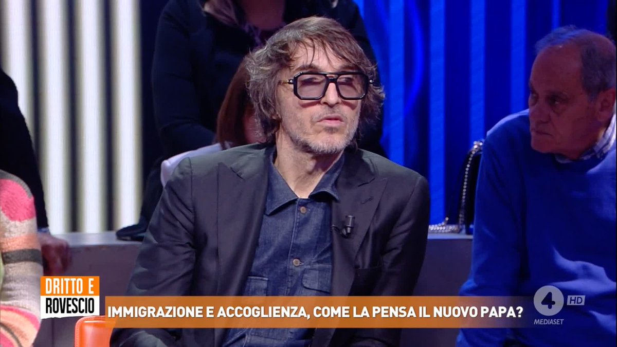"Papa Francesco ha iniziato dei grandi cambiamenti, subentrando ad un Papa che si è dimesso" Siete d'accordo? #DrittoeRovescio in diretta su #Rete4 e in streaming su Mediaset Infinity