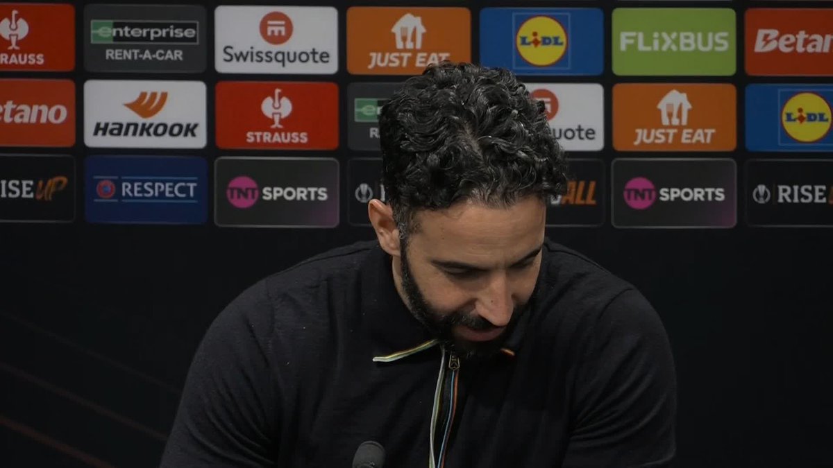 "We have so many weaknesses - but we are fighting" 💪 Ruben Amorim says that he wants to give something to the Manchester United fans 🎙️