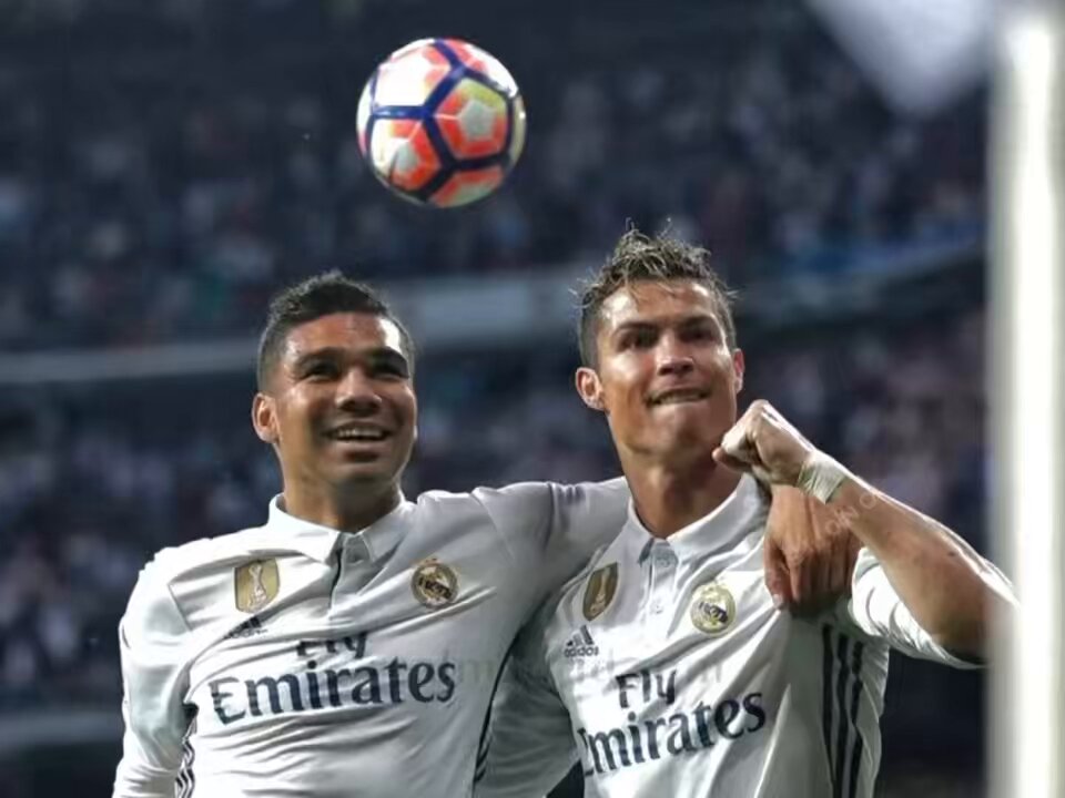 Casemiro has been traumatising these bilbao guys since 2017 😭😭
