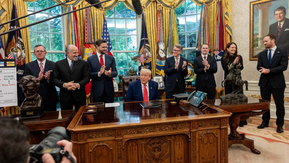 ๐บ๐ธ๐ฌ๐ง "We signed a tremendous trade deal... With this deal, the UK joins the US in affirming that reciprocity and fairness is an essential and vital principle of international trade. Between our two countries will soon be stronger than ever before." โPresident Donald J. Trump