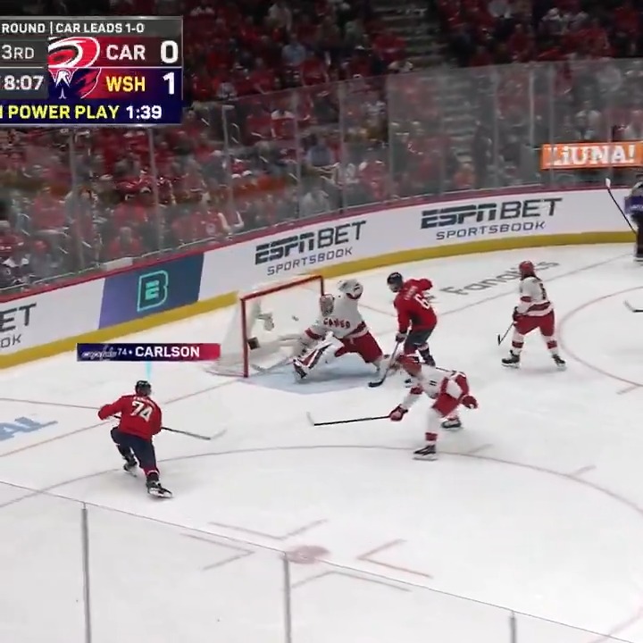 The eyes on Tom Wilson to make this play! 👀