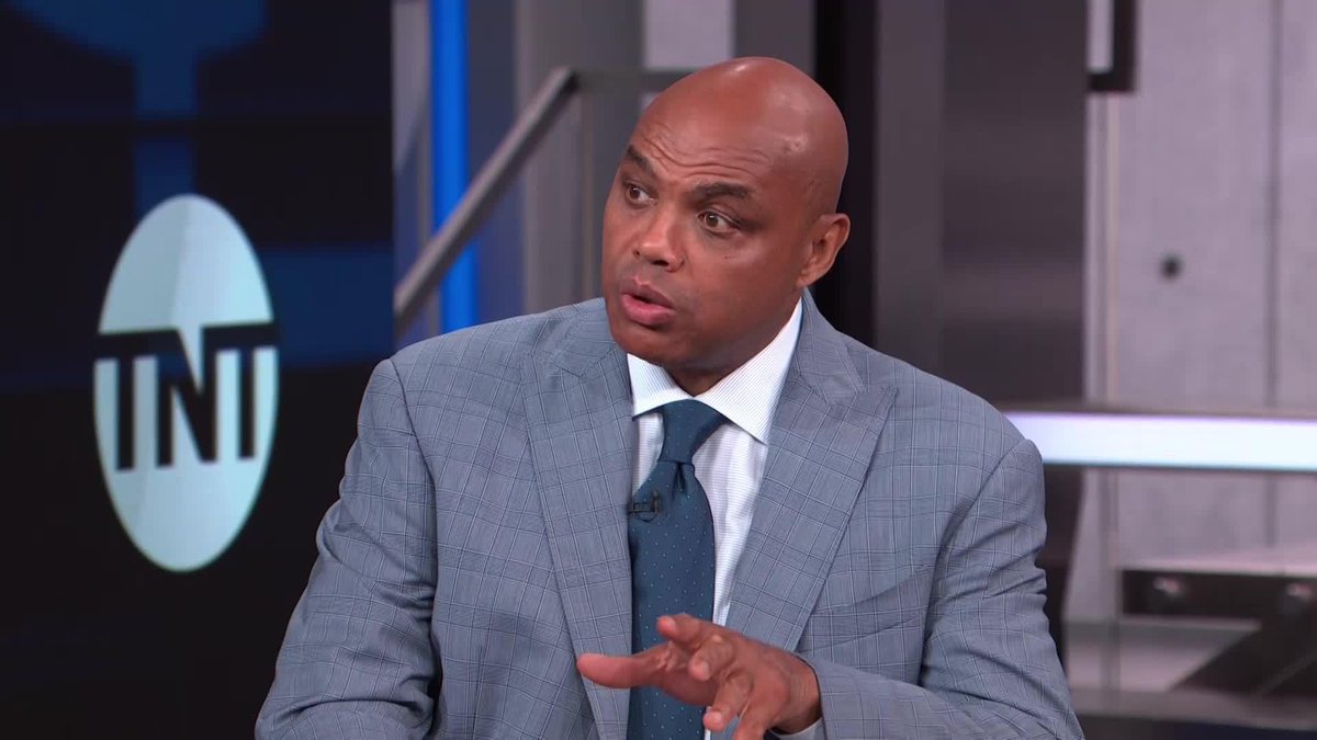 Chuck and the Crew take a look at Ant's injury from the first half 🙏