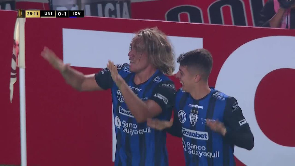¡CLAUDIO PAUL! Spinelli capturó el rebote y marcó un gol clave para el 1-0 de Independiente del Valle vs. Universitario. 📺 Mirá TODA la CONMEBOL #Libertadores por #DisneyPlus Premium