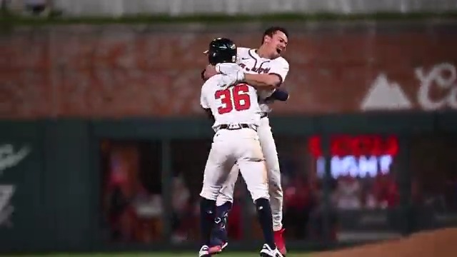 This angle of Drake Baldwin's #walkoff 😍