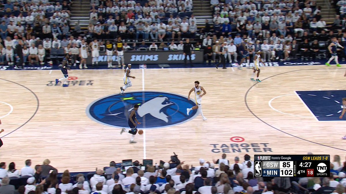 Ant with the TOUGH finish 😤 Timberwolves leading in the 4Q with a chance to even the series! 🍿 G2 on TNT