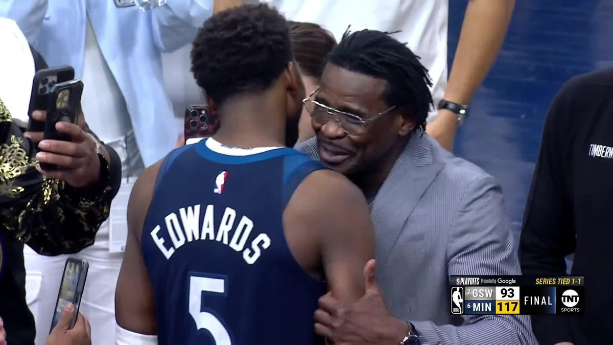 Michael Irvin showing love to Anthony Edwards after Game 2 🤜 🤛