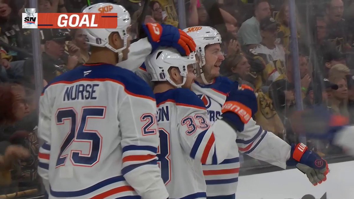 VASILY PUTS-GOALS-IN 🤭 Vasily Podkolzin scores his first ever #StanleyCup Playoffs goal to give the Edmonton Oilers the lead! #StanleyCup 🇺🇸: ESPN ➡️ 🇨🇦: Sportsnet or stream on Sportsnet+ ➡️