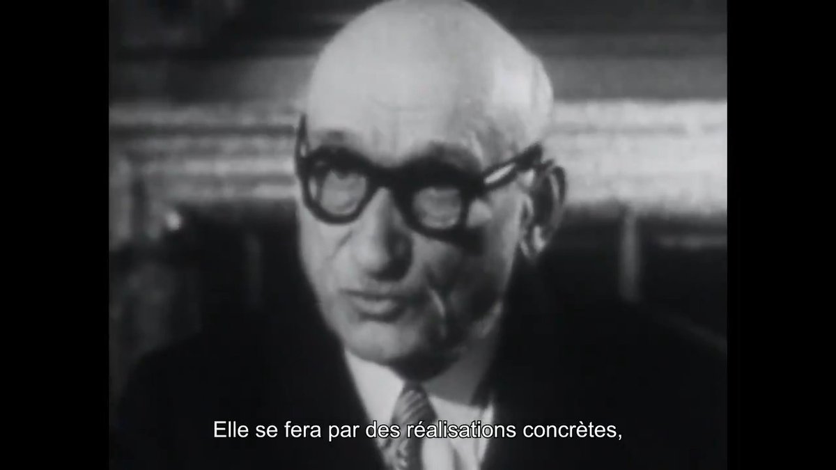 D'un continent divisé et ravagé par la guerre, à une Union de 27 démocraties unique au monde 🇪🇺 Il y a 75 ans jour pour jour, Robert Schuman prononçait la déclaration historique du #9mai, qui allait transformer à jamais le cours de l'histoire européenne ↓ #EuropeDay #EUHistory