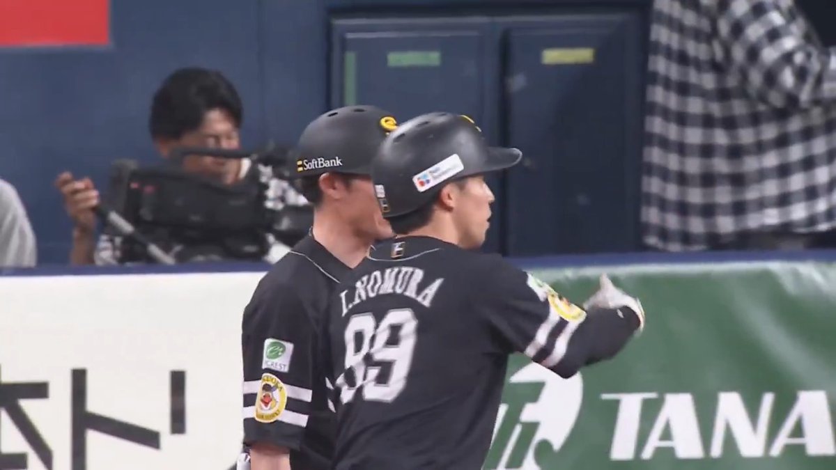 福岡ソフトバンク #野村勇 選手が勝ち越しタイムリーヒットを放つ👏 本日マルチ安打‼️ #sbhawks 👇ライブ配信はこちら
