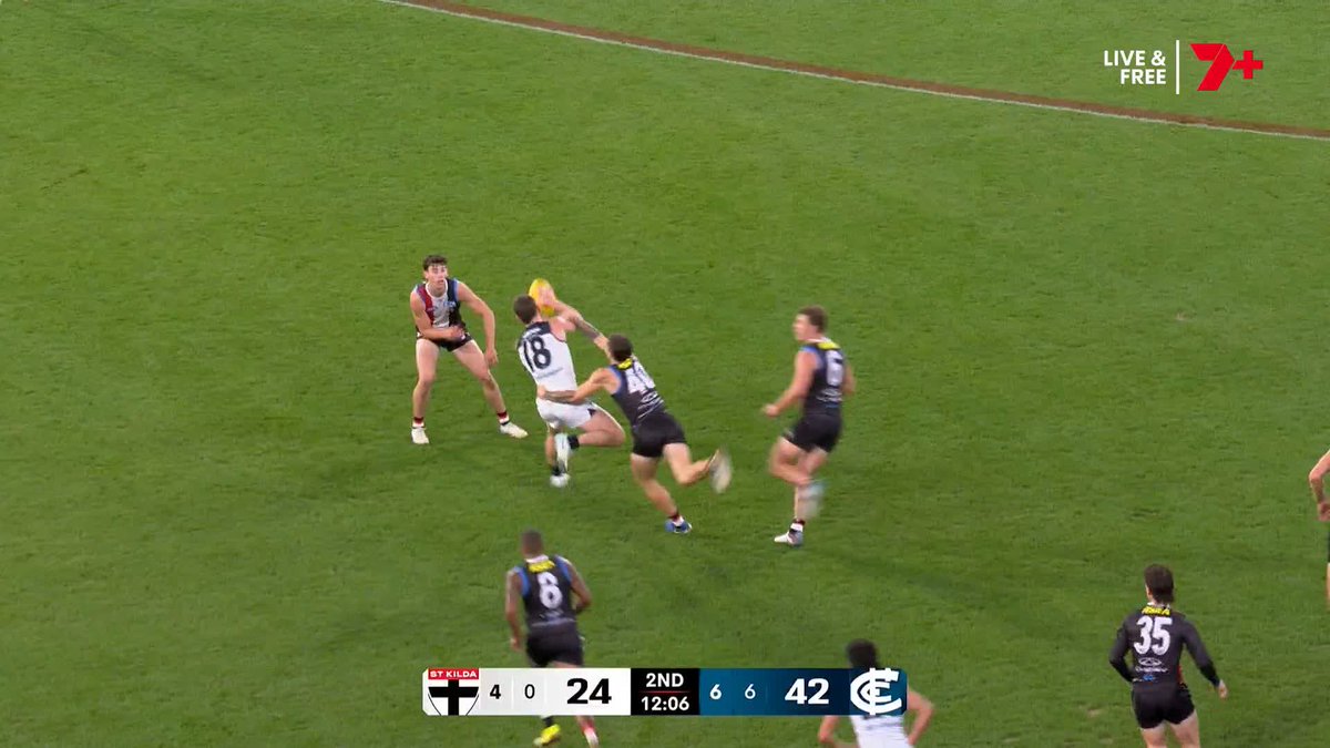 How about the work from Walsh in tight 🔥 And White finishes the play off with a goal! #AFLSaintsBlues