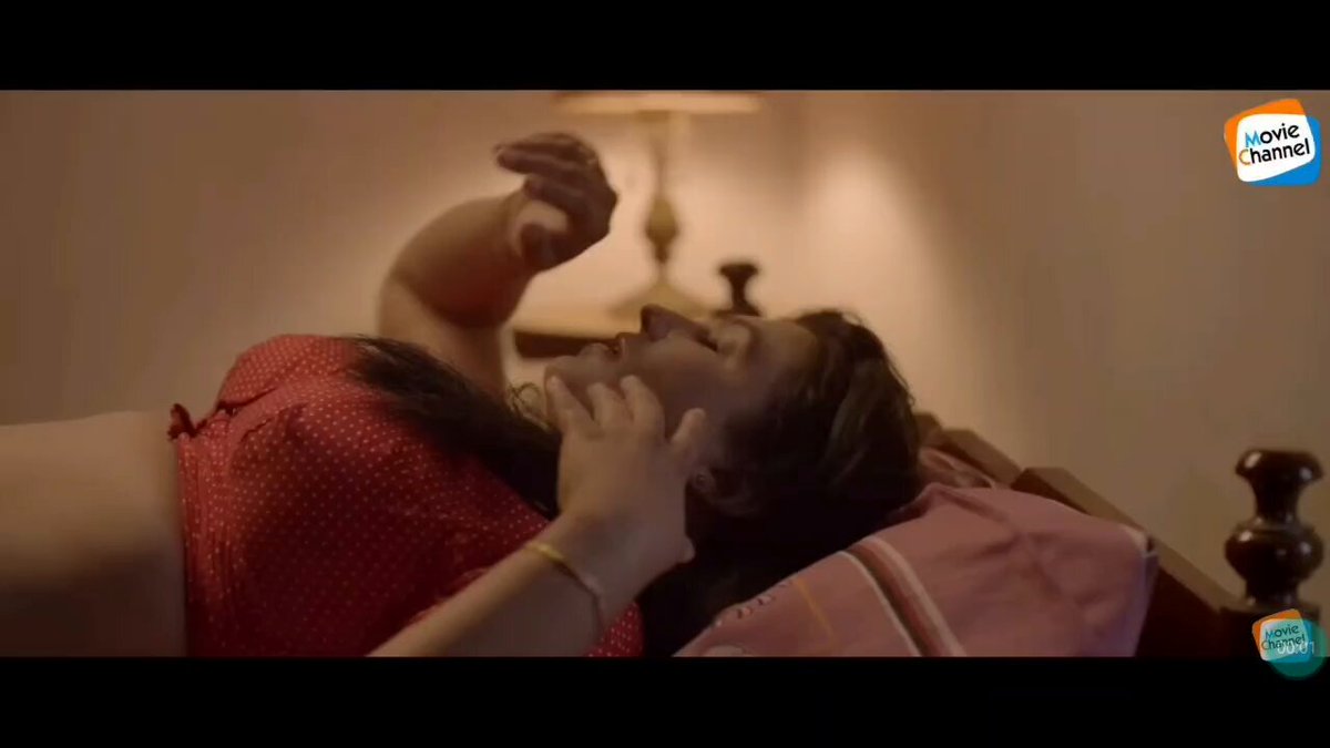 Ivala maari oru kolutha aunty kedacha semaiya irukum...aiyo..nalla chappathi maavi pesayura maari pesangu edukalam udambu fulla...nalla methai maari iruka...andha rendu pillows um🤤🍒💦🔥.... #mallu_masala_videos #mallubhabhi #sonaheiden #mallupoori #malluhot