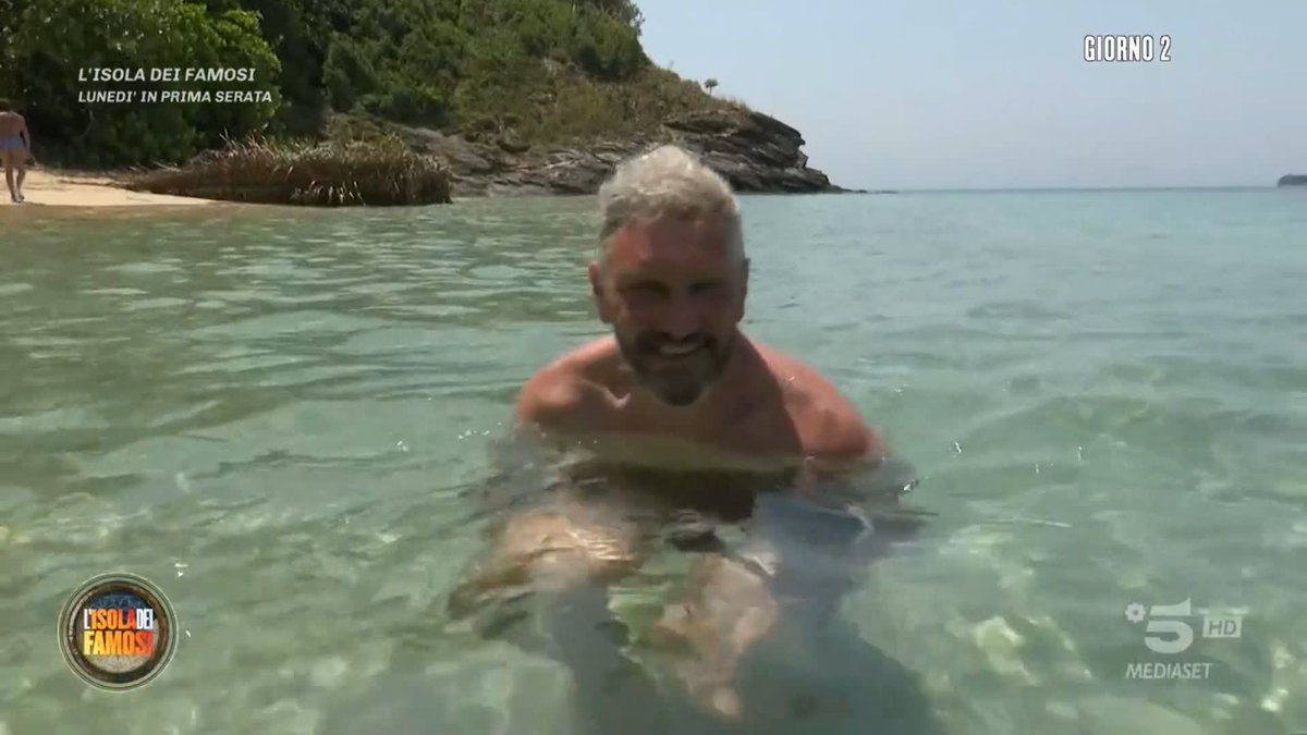 Mario e Omar commentano il gruppo dei Giovani: "Se questa divisione dura a lungo, dobbiamo avere la supremazia dell'esperienza" #Isola