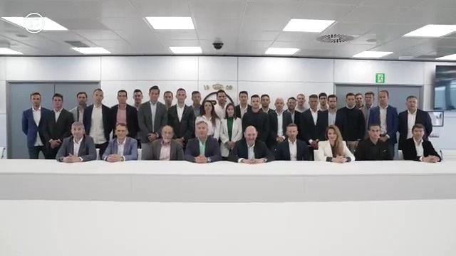 ℹ️ El arbitraje español refuerza su 𝘂𝗻𝗶𝗱𝗮𝗱. El presidente Rafael Louzán se ha reunido este viernes con los máximos responsables del CTA y los representantes de los 182 árbitros y árbitras del fútbol profesional. 🔗 #ArbitrajeRFEF