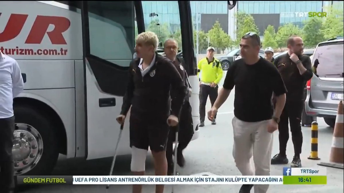 Ali Yiğit Buruk, sakatlık yaşamasına rağmen takımı Trabzon'da yalnız bırakmadı.