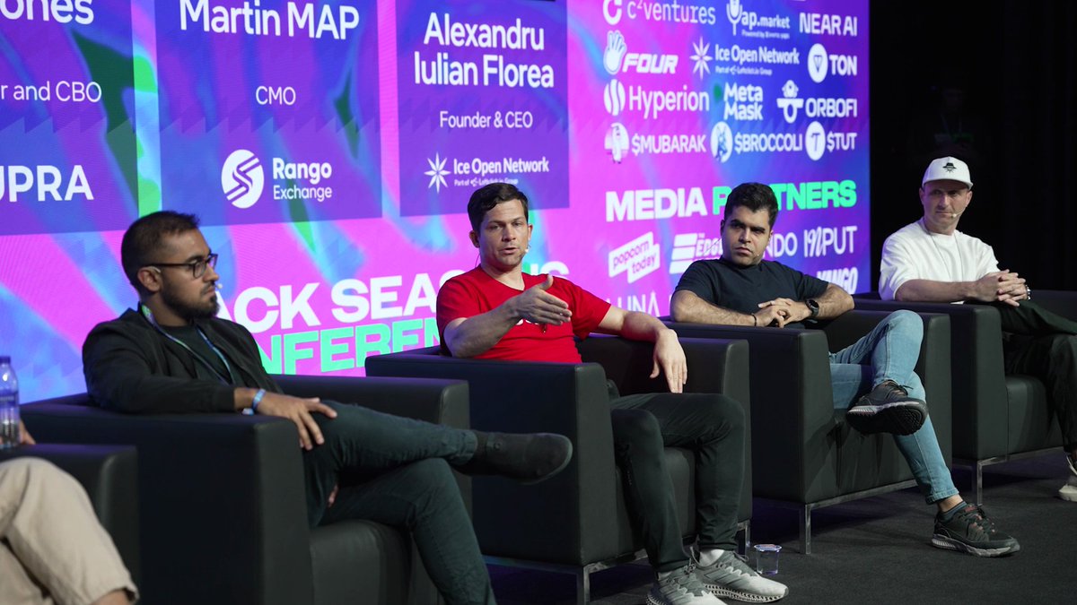 Move or EVM or SolanaVM: Supra is built for everyone. MoveVM dApps are live on Supra mainnet. EVM is up next. SolanaVM will follow soon. All with native oracles, automation, and cross-chain communication. Only on Supra. 📍 Jon Jones | Supra at Hack Seasons Dubai