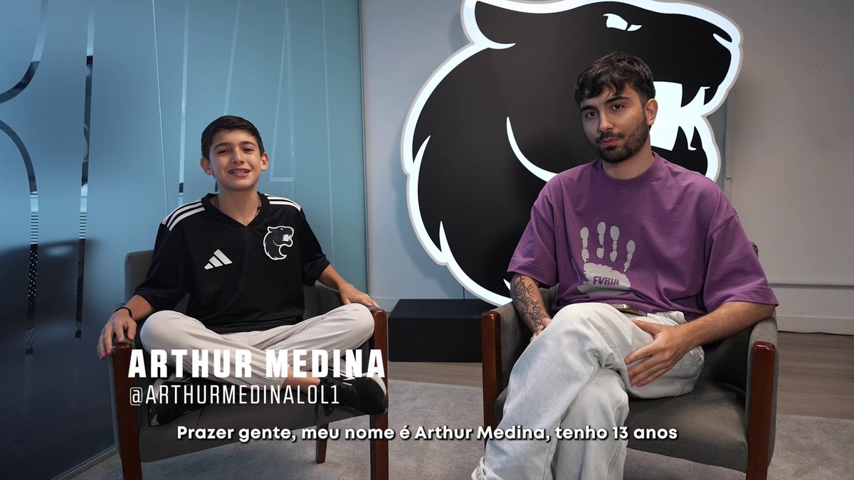 Ele nasceu em 2012, já é Mestre no LoL e é a mais jovem promessa da #FURIALoL. Conheçam o Arthur Medina! 🎙️ (vídeo completo no canal 👇)