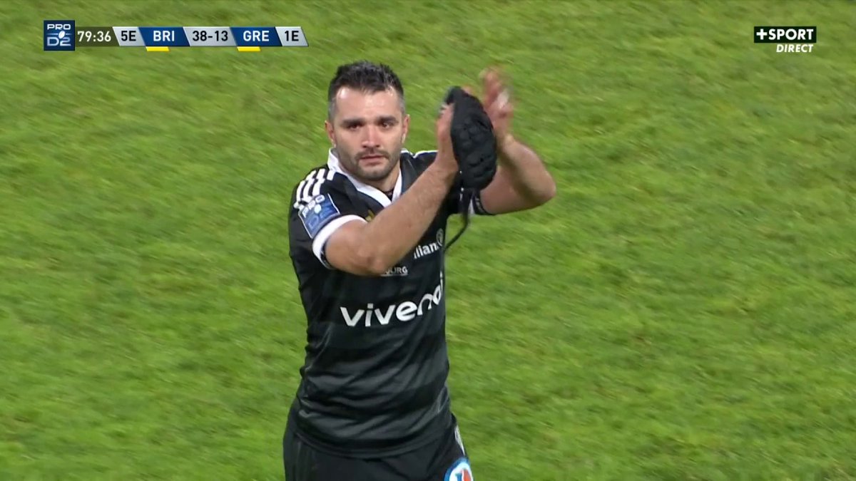La superbe ovation pour le dernier match de Thomas Laranjeira avec le CA Brive Rugby 🥹 Arrivé au club en 2010 chez les jeunes, il aura disputé 237 matchs avec le maillot Noir & Blanc 👏
