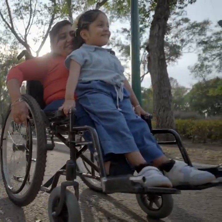 Nada se compara con el amor de una madre. Pero cuando además vive con una discapacidad, su corazón es aún más grande. Hay hijos que merecen una mamá excepcional y en Teletón hacemos un homenaje a todas las mamás extraordinarias. Gracias por ser #OrgullosamenteTercas 💛💐