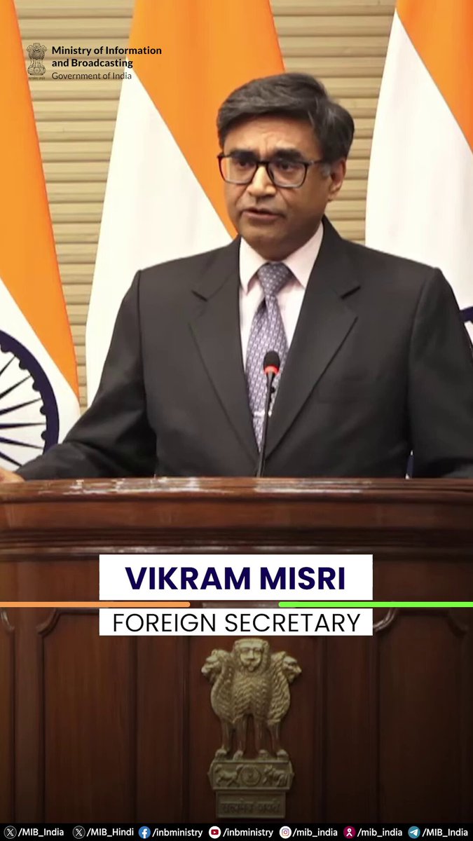 During a special briefing on #OperationSindoor, Foreign Secretary Vikram Misri stated that history shows only Pakistan could come up with the deranged fantasy of attacking its own city. #IndiaFightsPropaganda रक्षा मंत्री कार्यालय/ RMO India Rajnath Singh Ministry of Defence, Government of India ADG PI - INDIAN ARMY Ashwini Vaishnaw @Murugan_MoS PIB India DD News All India Radio News