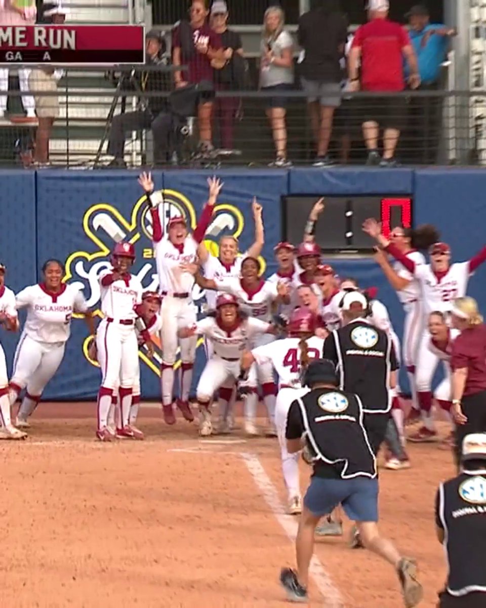 COMEBACK COMPLETE! DOWN FIVE RUNS, OKLAHOMA WINS IN WALK-OFF FASHION 😱 Oklahoma Softball