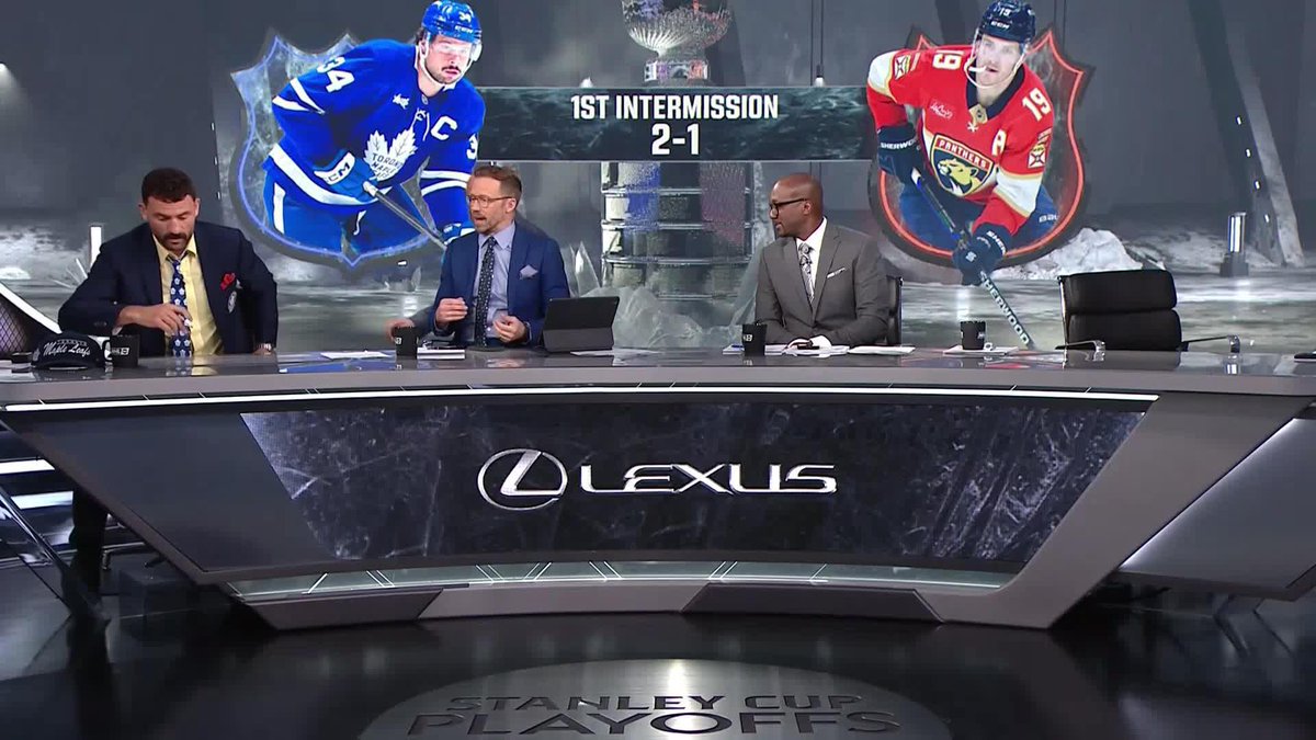 Coming to an NHL bench near you? Coach Tocc with his Assistant Biz breaking down the Leafs offense ⬇️