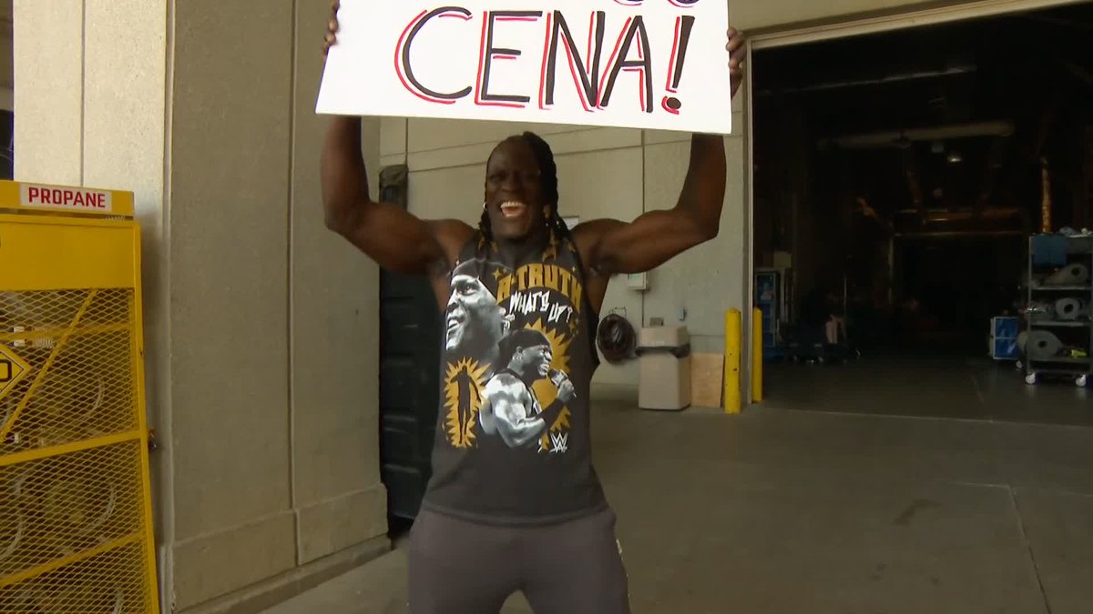 R-Truth is just trying to cheer on his childhood hero for #WWEBacklash 😂 Ron Killings #SmackDown