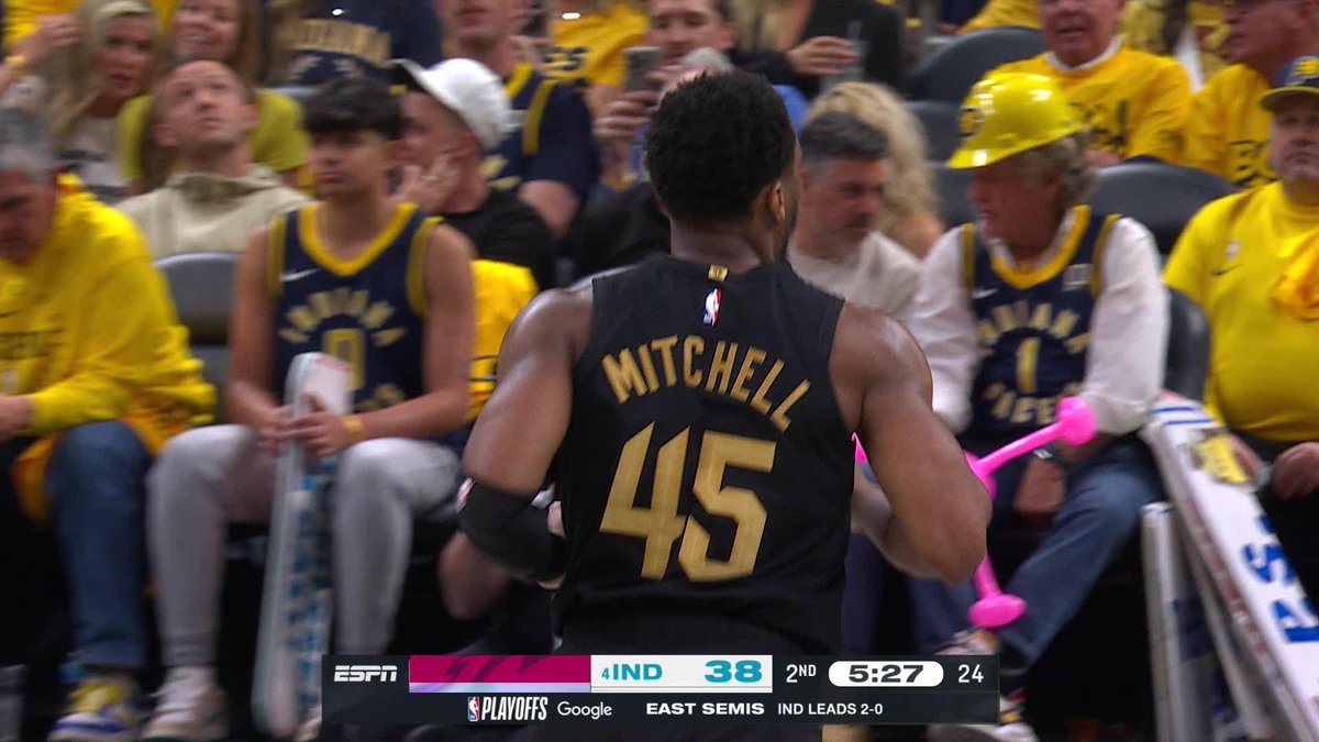 Spida went sidestep for the trey 👌