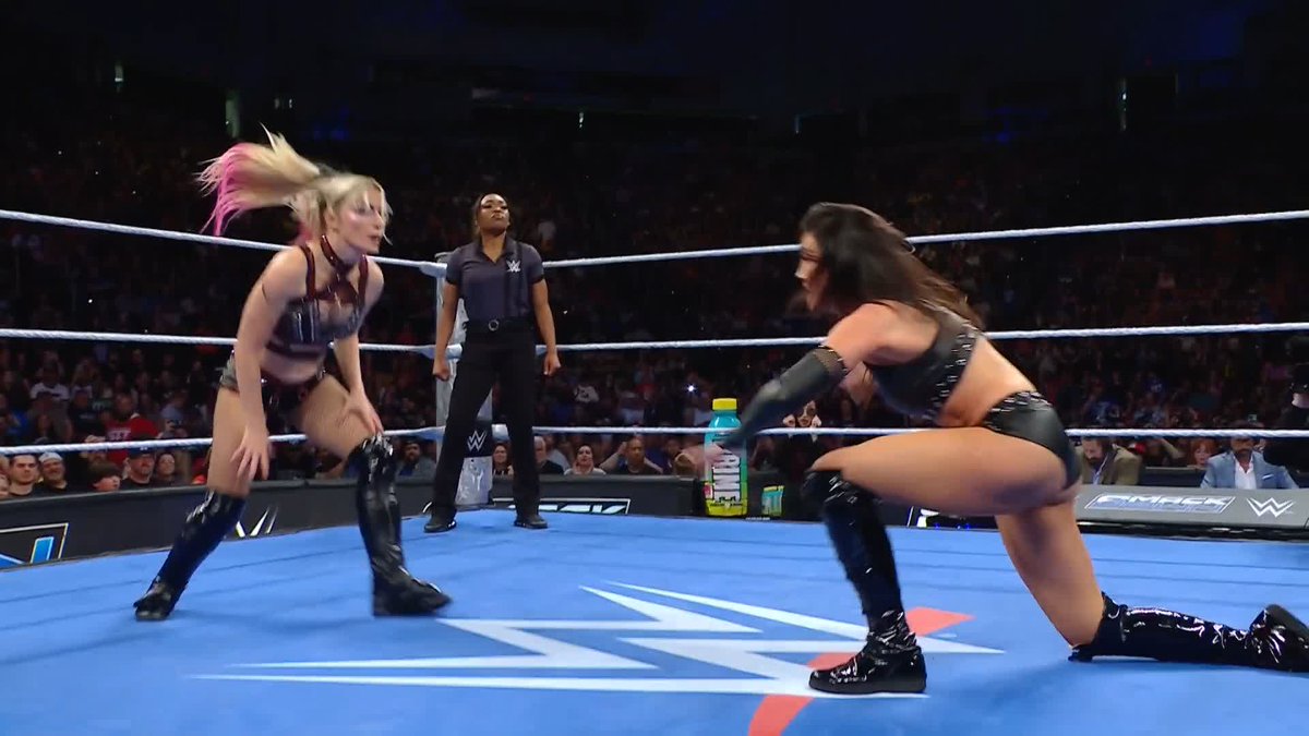 .Lexi (Kaufman) Cabrera is rolling! 😮‍💨 #SmackDown