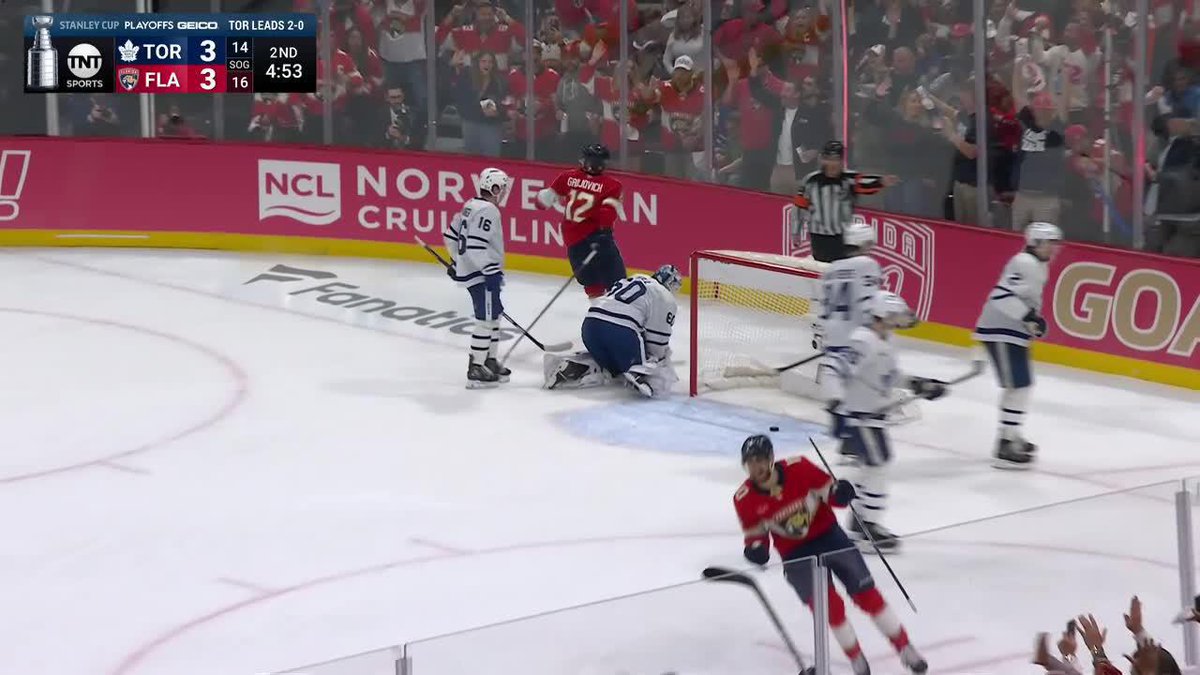 3 UNANSWERED AND THE PANTHERS HAVE THEIR FIRST LEAD OF THE GAME‼️