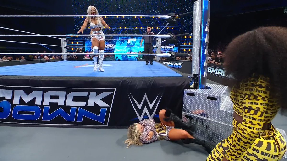 WAIT A MINUTE! Naomi just attacked Tiffany Stratton 😱 Trinity #SmackDown