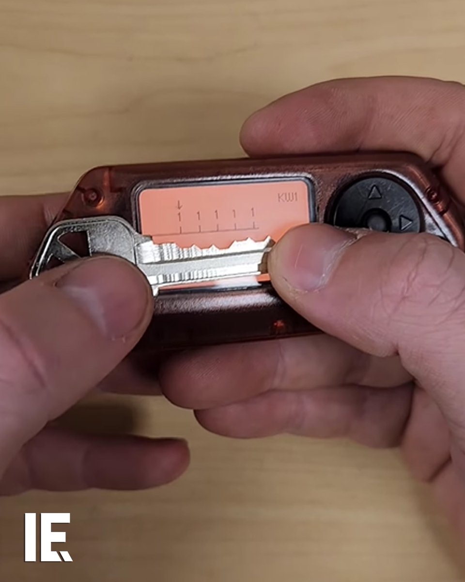 Physical keys can now be decoded by using the Momentum app by Torron on the Flipper Zero. 🎥 lockpicknic / IG