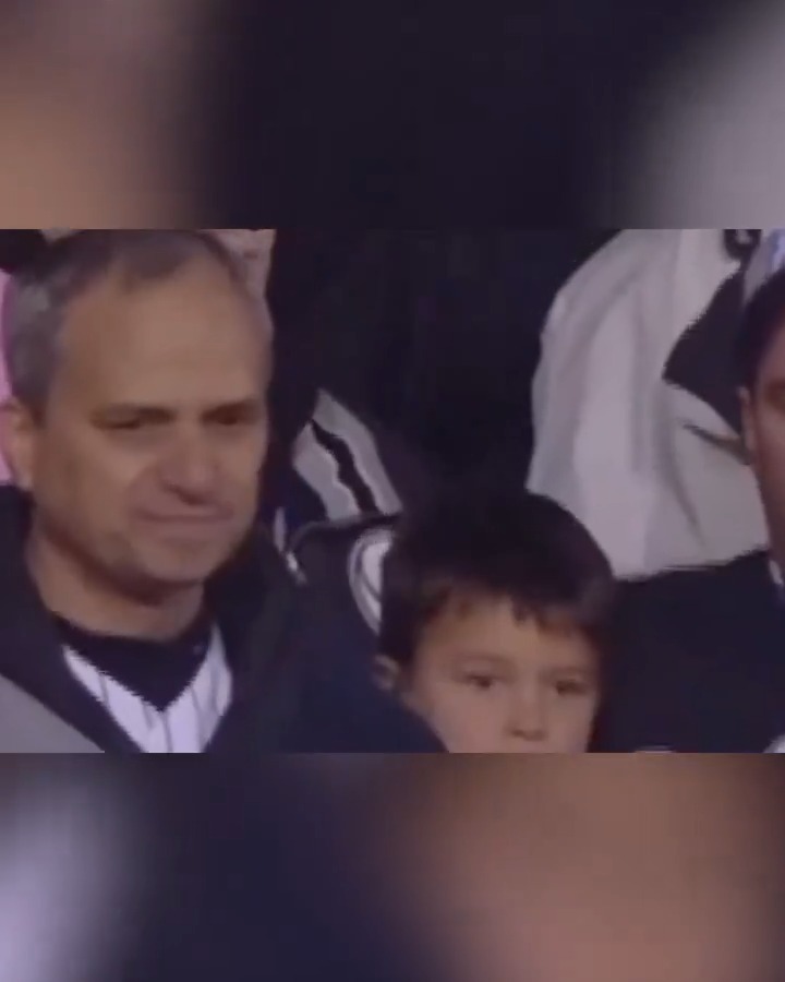 The pope is just like us -- he loves ⚾️