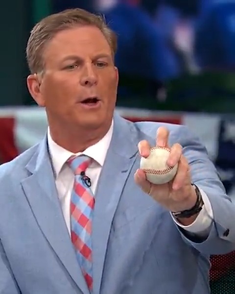 .Dan Plesac breaks down the trendy "kick" changeup grip and how pitchers offset their middle finger when throwing it 👇