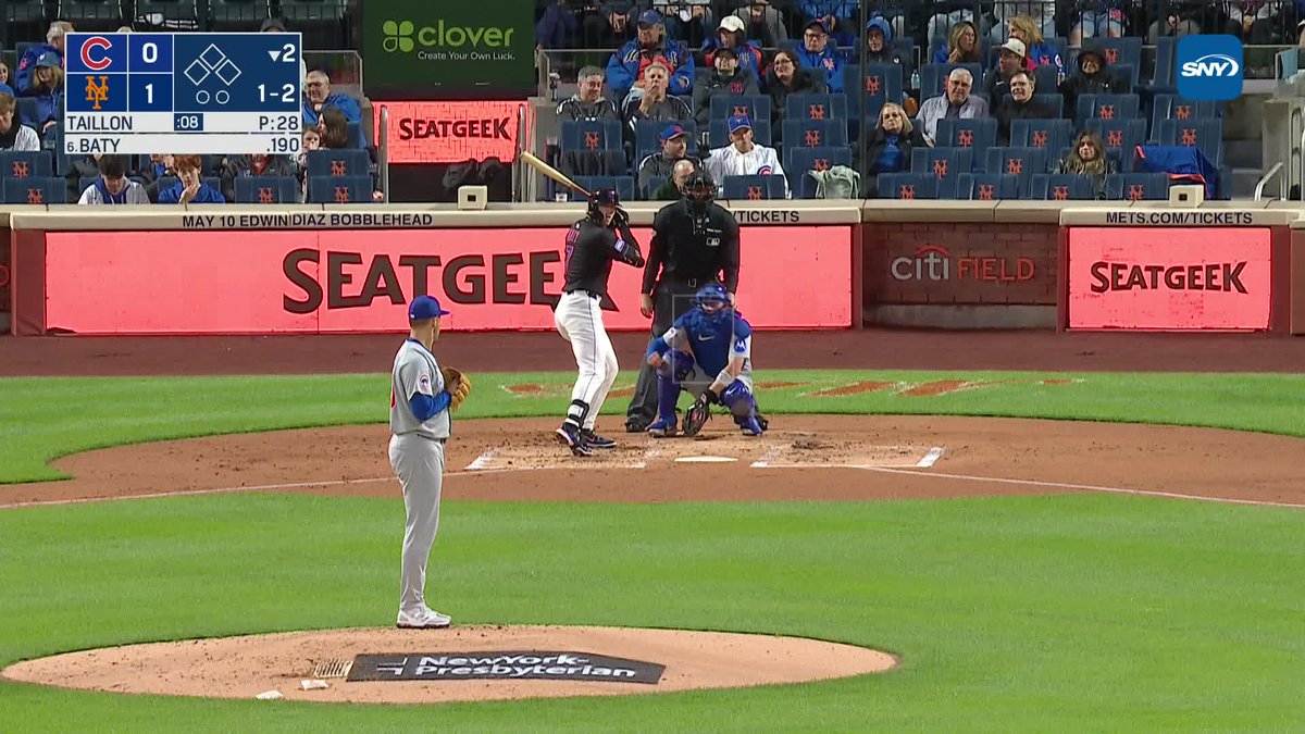 The Mets played the Islanders' goal song for Brett Baty's home run tonight 🚨