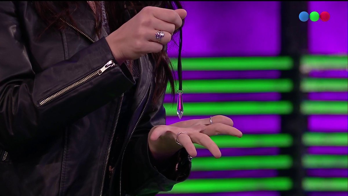 💬 El péndulo de Chiara dio sus pronósticos para el domingo: "Se va Sandra" 🔮 👁 Mirá #GranHermano en y espiá la casa GRATIS las 24 horas por DIRECTV LatinAmerica DGO