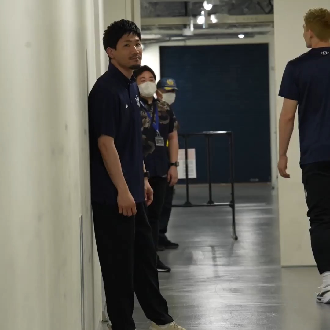 試合前、怪我でCSを欠場する岸本隆一に声をかける谷口大智。 岸本隆一 Kishimoto Ryuichi 琉球ゴールデンキングス公式 谷口大智🗿 島根スサノオマジック #Bリーグ #りそなグループ #Ｂリーグチャンピオンシップ