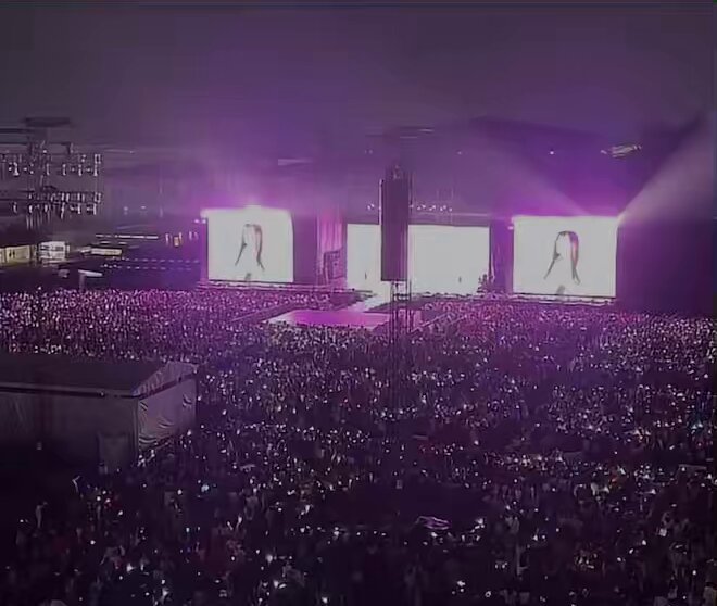 When they showed seulgi on the big screen HAHEHDHDHHD