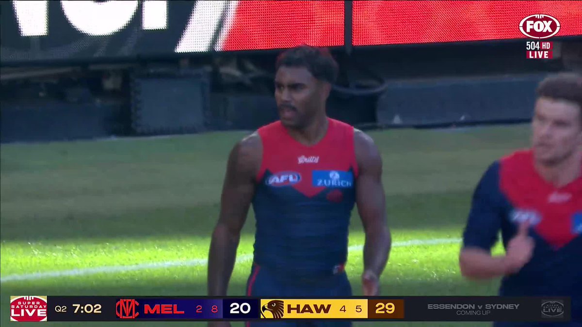 A no-call here as Kysaiah Pickett appears to be tripped. 👀 📺 Watch #AFLDeesHawks on ch. 504 or stream on Kayo: ✍️ BLOG 🔢 MATCH CENTRE