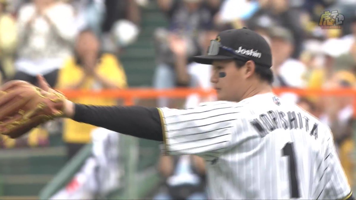 ほらこれ、3塁蹴ったあとに捕球してる。