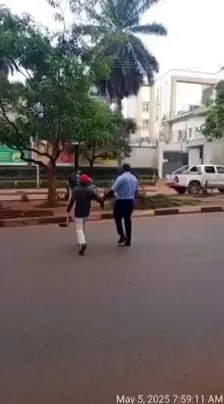 For those who have taken long without coming to Kampala. Things are getting tough in the capital city these days. Once you are caught trespassing and stepping on the grass in green belts, this is how you will be punished 👇