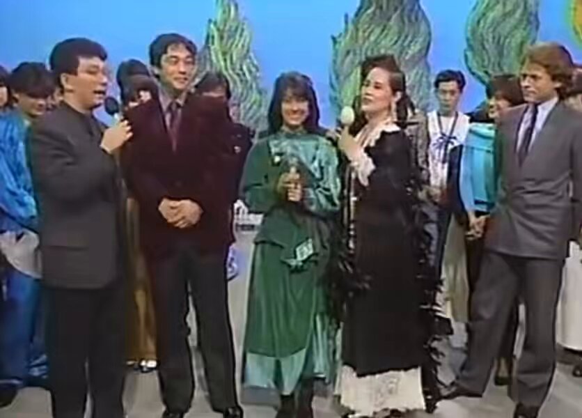 夜のヒットスタジオ🎵 生意気✨ イタリアに行った時、現地民にいきなり求婚され美穂ちゃんが15歳だとわかるとさよならベイビーと言われ相手が去っていったという面白エピソードや耳かき集めが趣味だという美穂ちゃんトーク💫 #中山美穂 #中山美穂さんありがとう #あなたの物語は終わらない #生意気