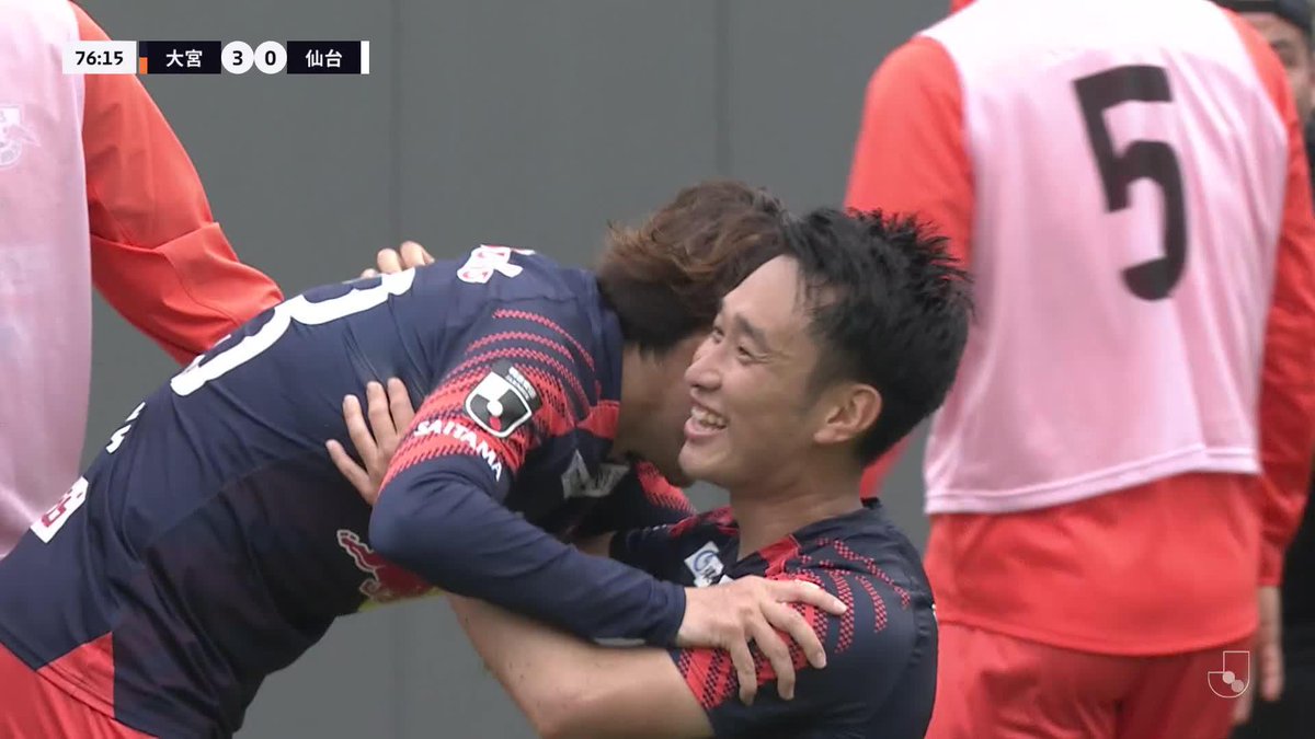 ボックス内に侵入した #小島幹敏 のパスを #谷内田哲平 が冷静に仕留めた⚽️谷内田は大宮移籍後、初ゴール！ 🎦 ゴール動画 🏆 明治安田Ｊ２リーグ 第15節 🆚 大宮vs仙台 🔢 3-0 ⌚️ 76分 ⚽️ 谷内田 哲平（大宮) #Ｊリーグ