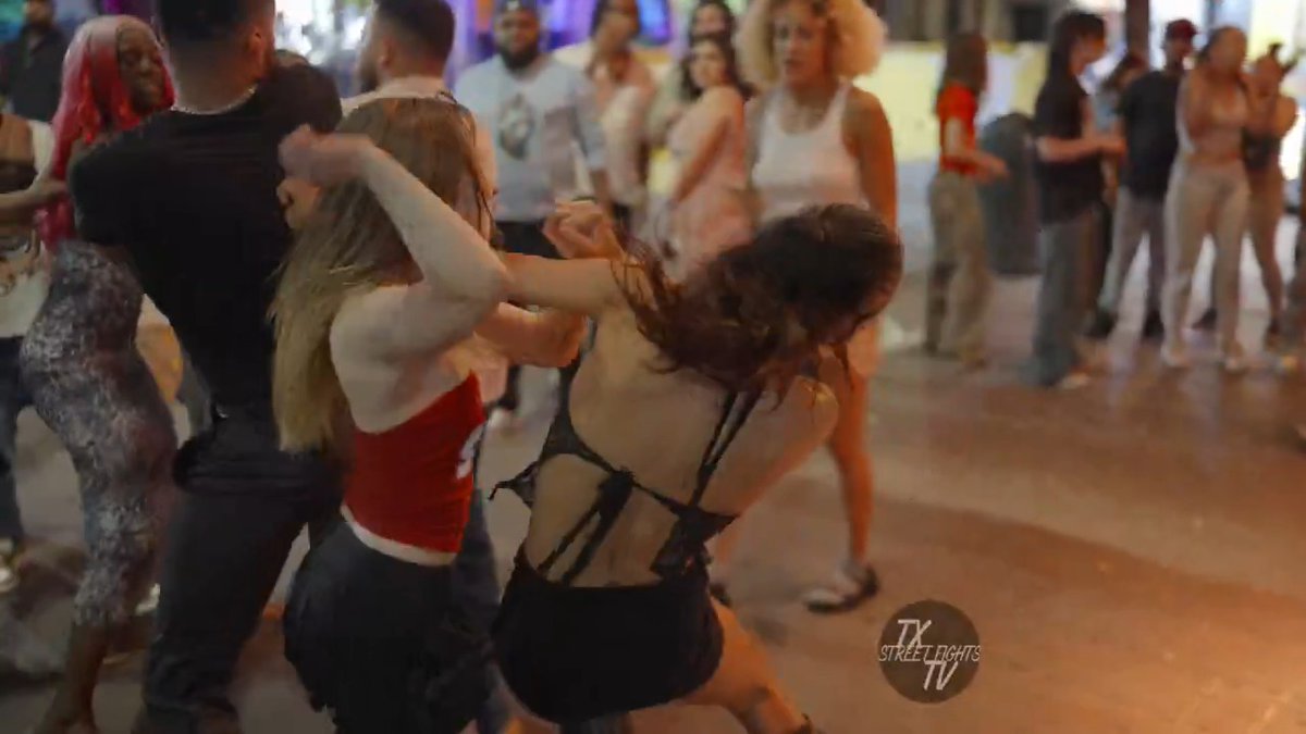 We want more fights recorded in 4k quality like this 😀😀😀